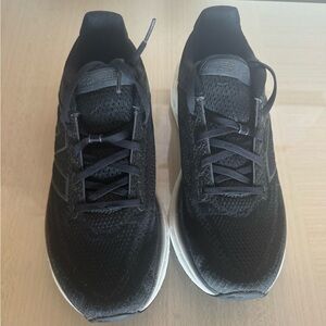 NB running with White foam sole
